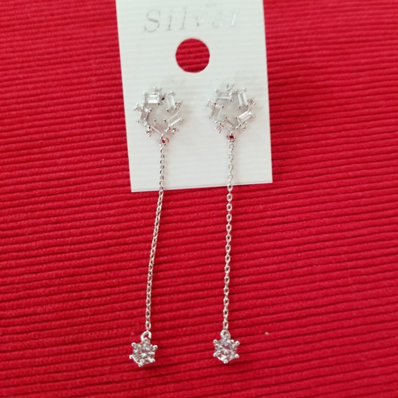 Earring - Picture 1 of 1